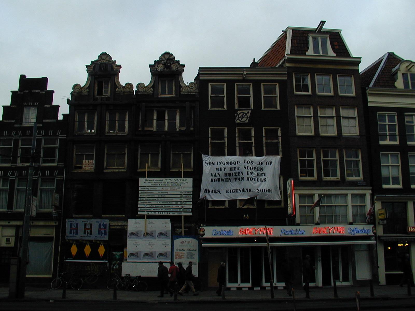 gekraakte Martelaarsgracht 6, begin 2001